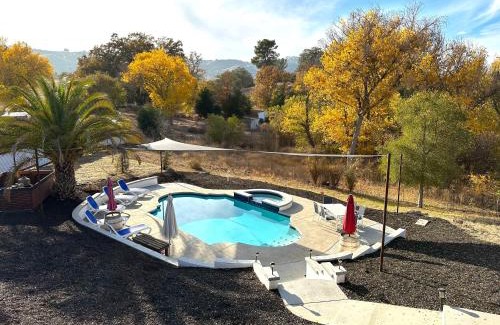 Paso Robles Casa | Wine Country Modern Farmhouse With Heated Pool, Hot Tub, Cybertruck