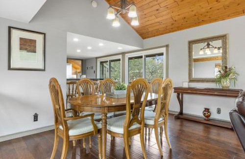 Spicewood Casa | Wine Country Retreat – with a lake view!