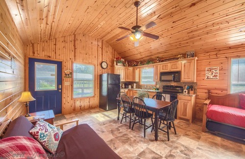 New Braunfels Casa | Wine Cup Rr9122wc 1 Bedroom Home by RedAwning
