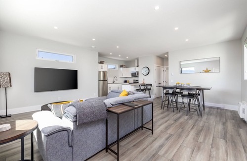 Central Okanagan Apartamento | "Wine Down" and indulge in this incredible Okanagan experience!