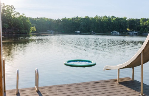 Leasburg Cabaña | Wine Down in 5BR Lake Front Home at Hyco Lake