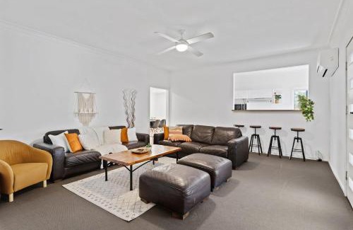 Cessnock Casa | Wine Down Retreat - The Great Entertainer with Heated Pool, Fireplace and Firepit for the Perfect All-Season Escape