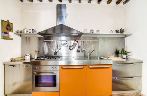 Castelnuovo dell'Abate Villa | Vino e historia en Montalcino- Quédese en un antiguo molino