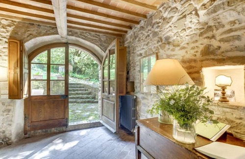 Castelnuovo dell'Abate Villa | Vino e historia en Montalcino- Quédese en un antiguo molino