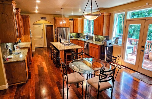 Wilsonville Casa | Wine Region Country Home