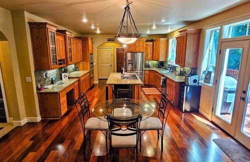 Wilsonville Casa | Wine Region Country Home