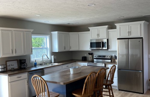 Cobden Casa | Wine Trail, Cozy Cabin plus hot tub