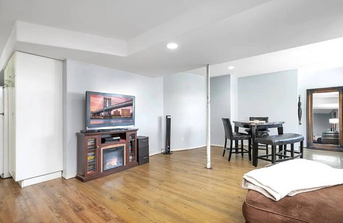 Central Okanagan Casa | Wine Trail Full Suite with Private Entrance, Patio and Views!