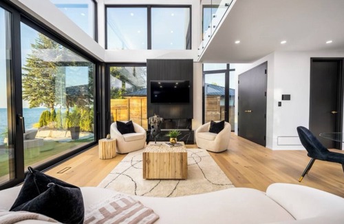 Niagara-on-the-Lake Casa | Wine, Water and a rooftop pool. This dream waterfront home has it all..