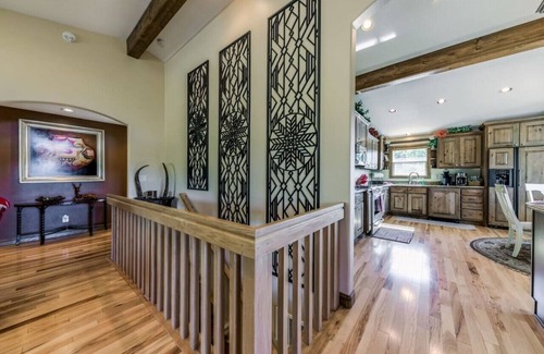 Ruidoso Chalet De Esquí | Wine & Wilderness: MTN Luxe Chalet/ Hot Tub/ Views!