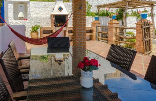 El Borge Casa | Winehouse with big Pool, BBQ, WiFi, Close to Málaga