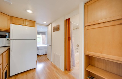 Fredericksburg Cabina | Winery Cabin in Fredericksburg w/ Wraparound Deck!