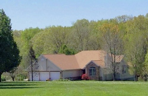 Cobden Casa | Winery on Property and located directly on the wine trail
