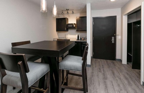 Dallas Hotel | Wingate by Wyndham Dallas Love Field