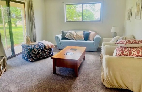 Tocumwal Casa | Wings Field - peaceful family farm stay Farm stay in Tocumwal, Australia