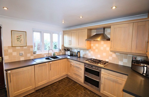 Bracknell Chalet De Esquí | Winkfield Charming Three-Bedroom House