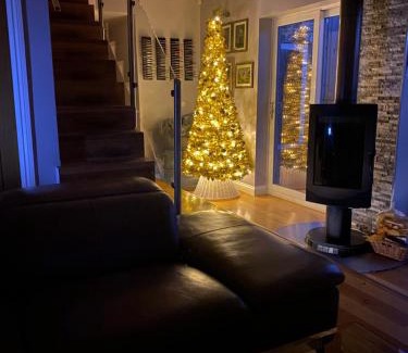 Stocksfield Casa | Winnie Cottage - Hot Tub, Games Room, Sauna, Large Garden