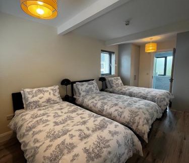 Claddagh Casa | Winnie's Lodge