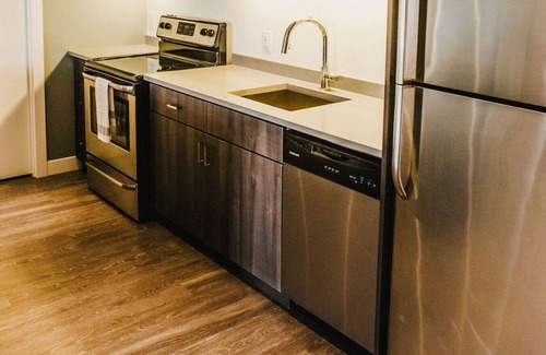 Tuxedo Apartamento | 3BR Retreat with Gym, near Assiniboine Park Trails