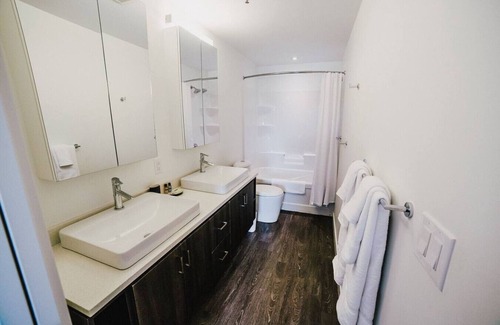 Tuxedo Apartamento | 3BR Retreat with Gym, near Assiniboine Park Trails