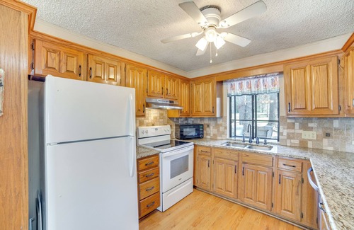 Winnsboro Casa | Winnsboro Lake Retreat: On-Site Swimming & Fishing