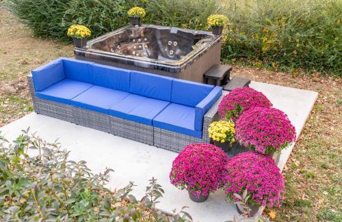 Winston - Salem Apartamento | Winston Ardmore Executive King Bed Suite &hot tub