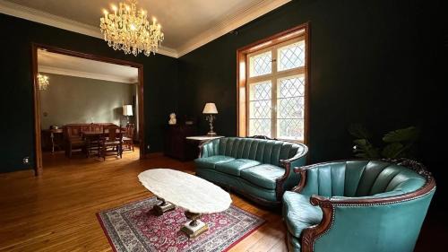 Sherbrooke Apartamento | Winston Churchill - le charme Tudor au cœur de Sherbrooke