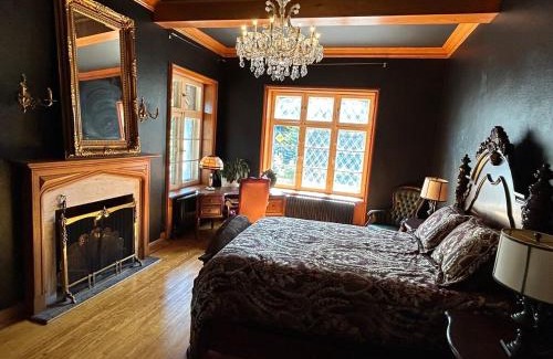 Sherbrooke Apartamento | Winston Churchill - le charme Tudor au cœur de Sherbrooke