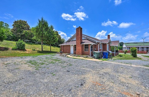 Winston - Salem Cabaña | Winston-salem Retreat w/ Yard ~ 6 Mi to Dtwn!