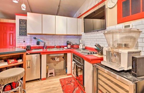 Winston - Salem Apartamento | Winston-Salem Studio w/ Deck ~ 5 Mi to Dtwn!