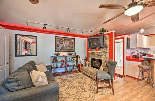 Winston - Salem Apartamento | Winston-salem Studio w/ Deck ~ 5 Mi to Dtwn!