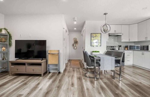 Calgary Casa | Winston Suite 2BR 1BA - Carriage Suite with Garage