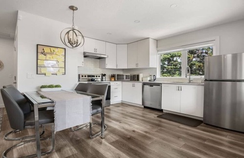 Calgary Casa | Winston Suite 2BR 1BA - Carriage Suite with Garage