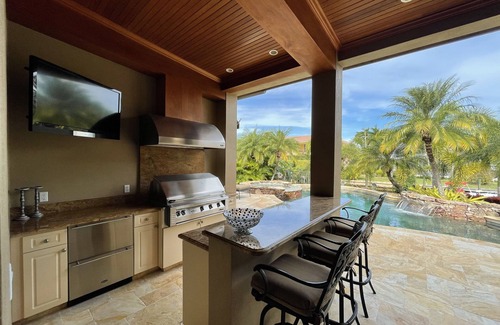 Aqualane Shores Casa | Waterfront Executive Home, walk to Beach