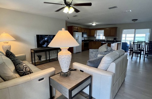 Florida South Atlantic Coast Casa | WINTER 24-25 NOW AVAILABLE ! Amazing Views, Great Fishing Lake and Pet Friendly!
