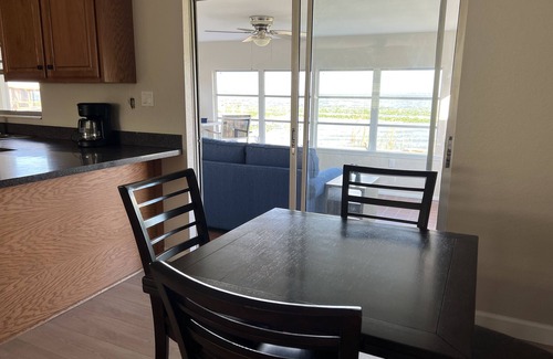 Florida South Atlantic Coast Casa | WINTER 24-25 NOW AVAILABLE ! Amazing Views, Great Fishing Lake and Pet Friendly!