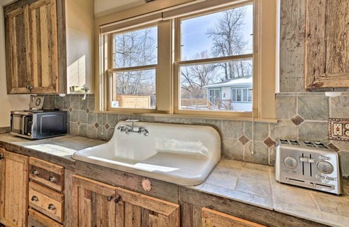 Roberts Cabina | Winter at Kodow Kabin! 1865 cabin /hot tub close to Red Lodge and skiing!