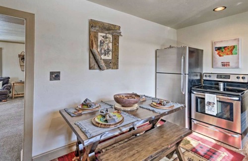 Roberts Cabina | Winter at Kodow Kabin! 1865 cabin /hot tub close to Red Lodge and skiing!