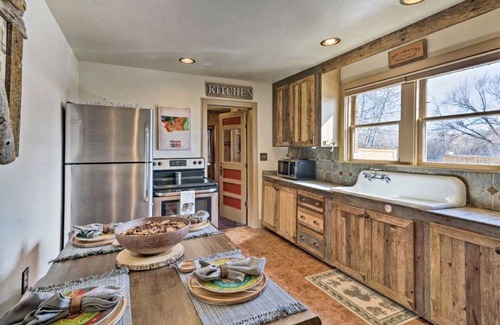 Roberts Cabina | Winter at Kodow Kabin! 1865 cabin /hot tub close to Red Lodge and skiing!
