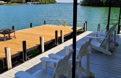 Hartwell Casa | Winter discounts - book now! Lake Front - stunning view from private dock!