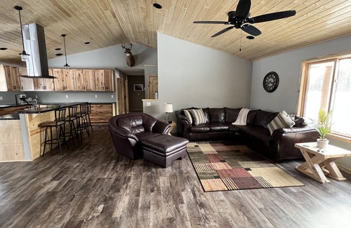 Babbitt Casa | Winter Escape: Ride-In/Ride-Out to Prospector Trails, 10 Acres Near Giants Ridge