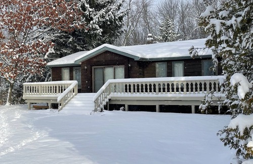 Ramara Cabaña | Winter & Fall Getaway - Pvt 120’Shoreline w/direct Lake Access - Snowmobiling