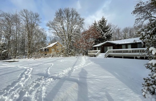 Ramara Cabaña | Winter & Fall Getaway - Pvt 120’Shoreline w/direct Lake Access - Snowmobiling