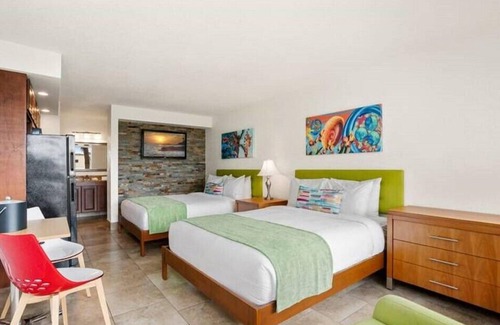 Historic Downtown Kissimmee Hotel | Winter Getaway Suite with Amazing Amenities & Near Theme Parks