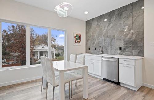 Evansville Apartamento | Winter @ Golden Goose: New Build, King Bed
