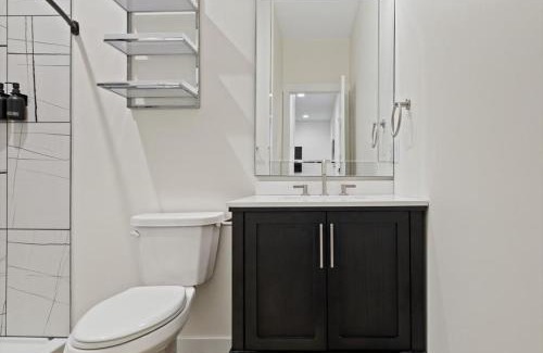 Evansville Apartamento | Winter @ Golden Goose: New Build, King Bed