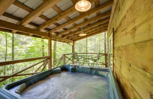Vein Mountain Casa | Winter Hiking and Hot Tub Soaks! Marion Mtn Cabin