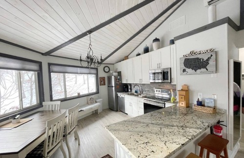 Beech Mountain Cabina | Winter is here! We are very close to the slopes.