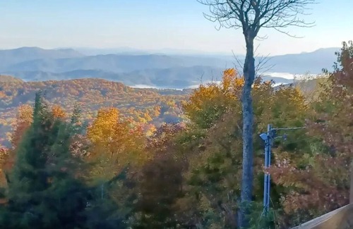 Beech Mountain Cabina | Winter is here! We are very close to the slopes.