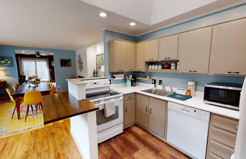 Mendon Casa | Winter Lore – 4BR Mountain Getaway w/ Hot Tub, Game Room & Pet-Friendly Vibes!
